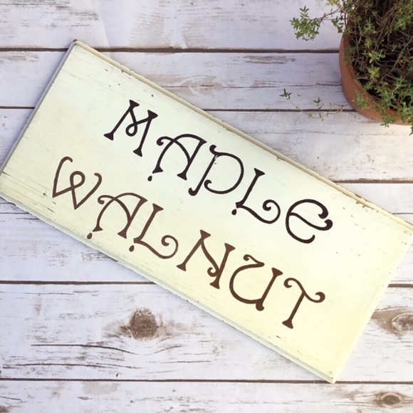 Maple Walnut Vintage Wooden Shabby Ice Cream Sign - Picture 1 of 8